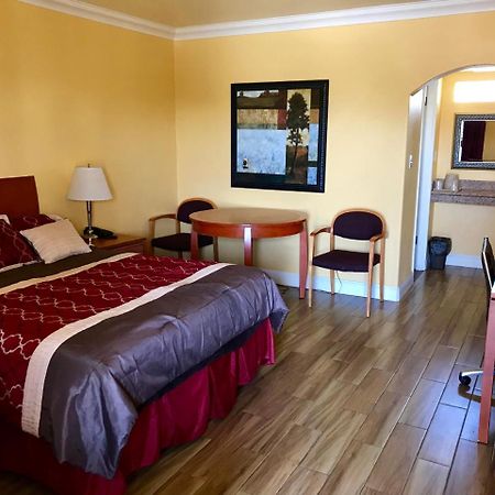 Town & Country Motel Livingston 외부 사진