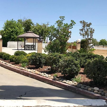 Town & Country Motel Livingston 외부 사진