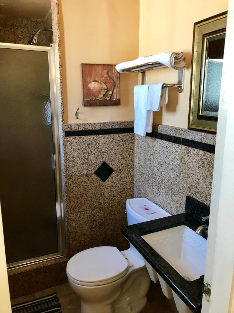 Town & Country Motel Livingston 외부 사진