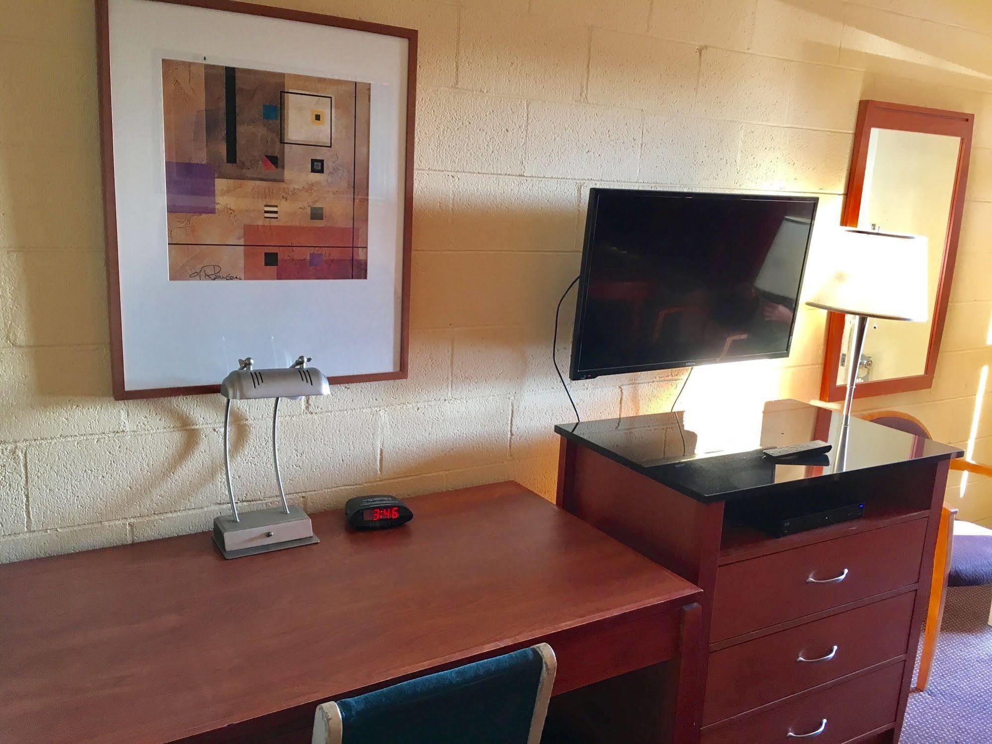 Town & Country Motel Livingston 외부 사진
