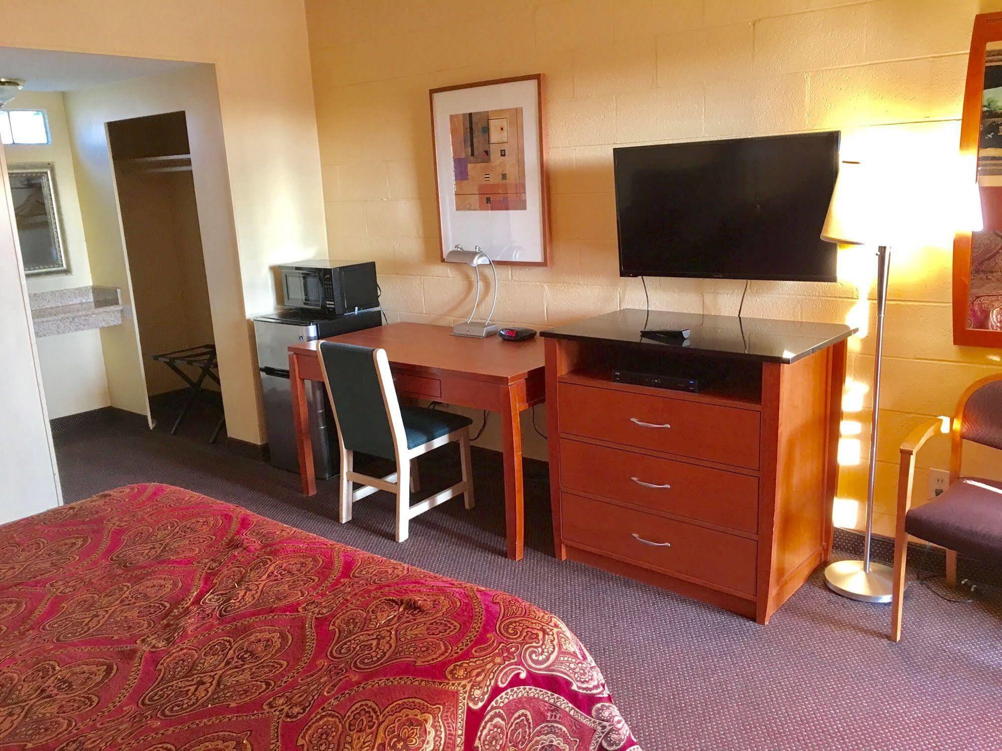 Town & Country Motel Livingston 외부 사진