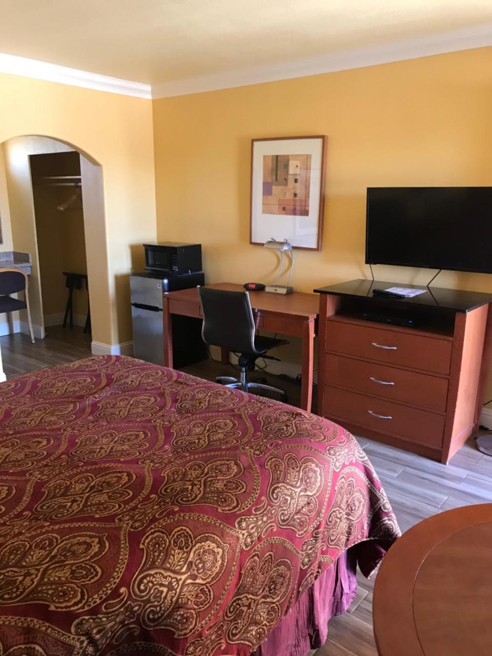 Town & Country Motel Livingston 외부 사진