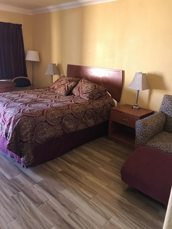 Town & Country Motel Livingston 외부 사진