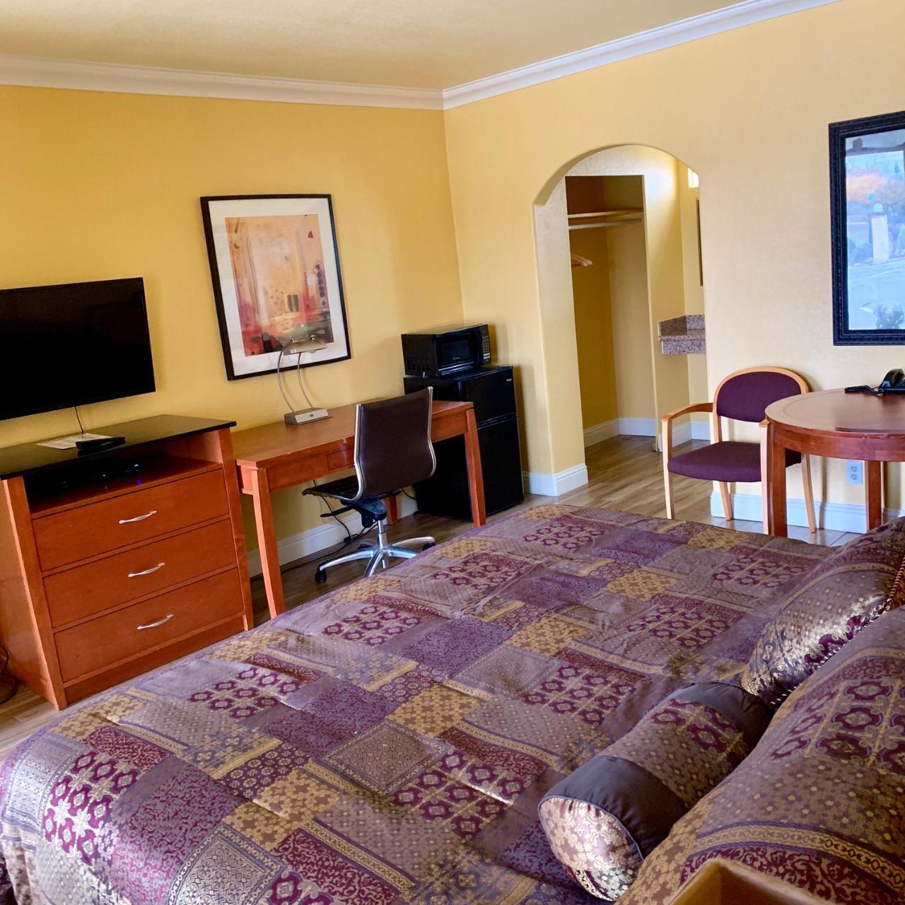 Town & Country Motel Livingston 외부 사진