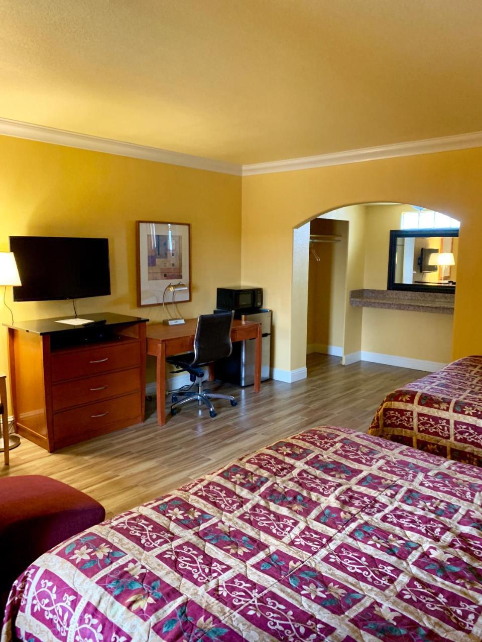 Town & Country Motel Livingston 외부 사진